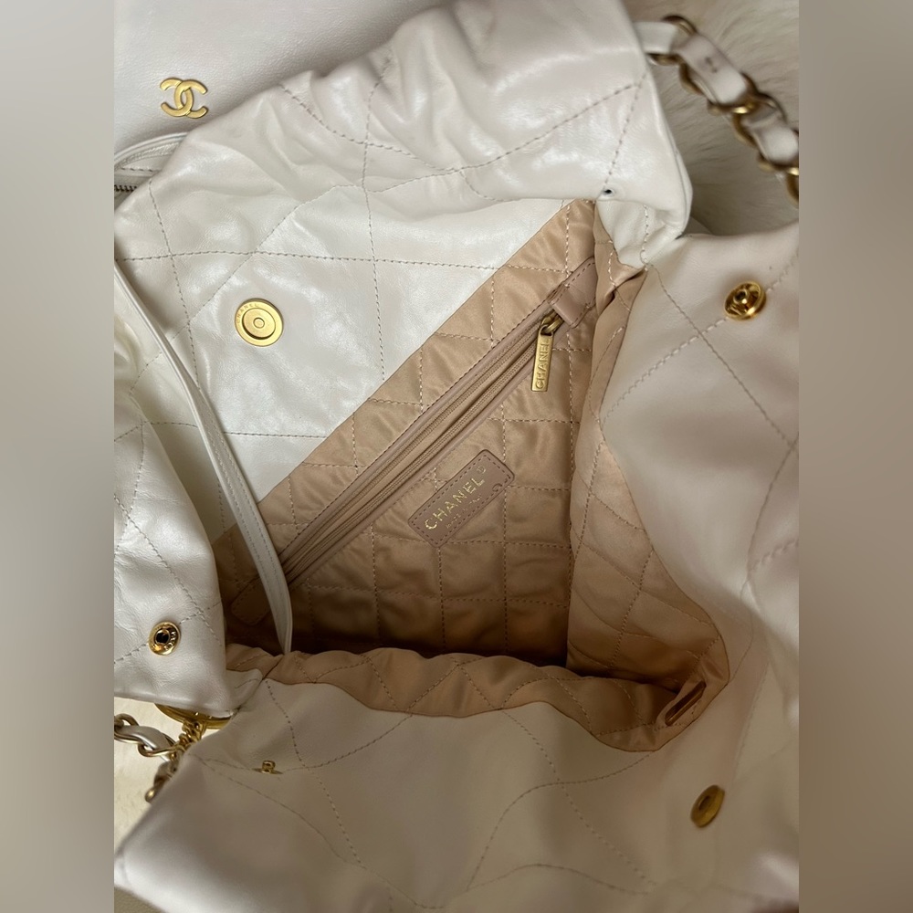 22 Handbag - Picture 11 of 13